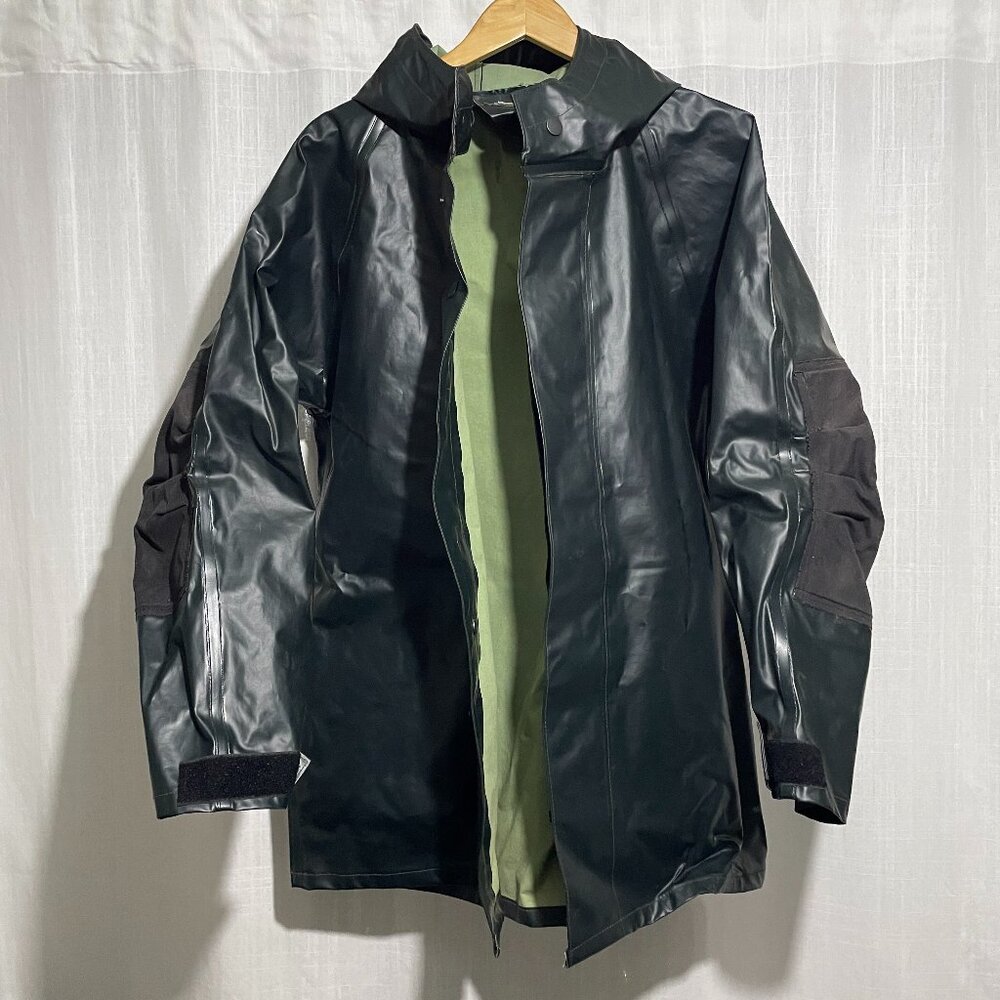 Cabela’s outdoor gear raincoat, dark green, Large